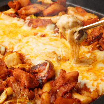 Cheese Dakgalbi and draft beer included in the plan: 3,500 yen (tax included) / Suidobashi