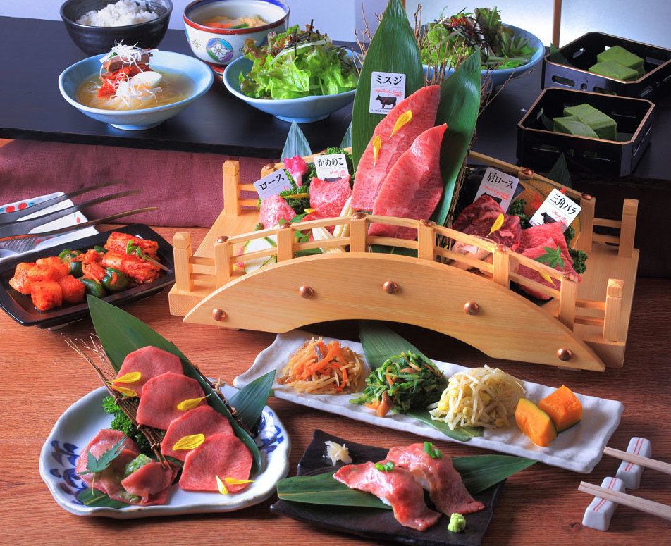 京都を感じられる落ち着いた個室空間で、黒毛和牛を使用した焼肉をお楽しみください。