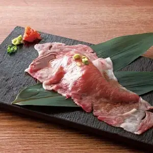 Large sirloin steak seared nigiri (1 piece)