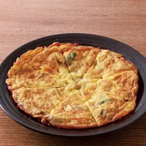 Korean pancake with Kujo green onions and dashi-flavored egg