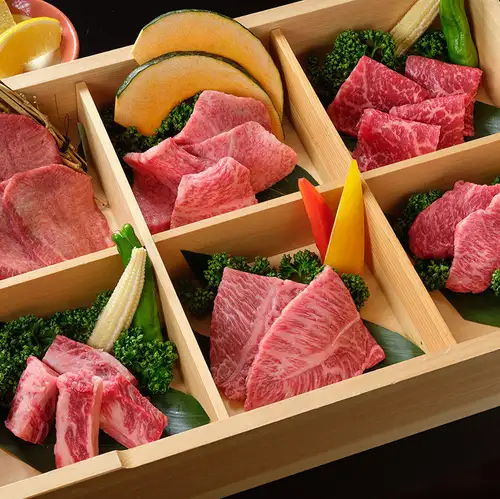 極上の焼肉を贅沢に堪能できるコース。記念日利用などにも