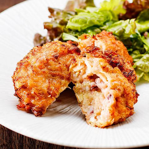 Crispy spring cabbage and red minced meat