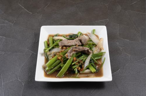 Stir-fried beef with water spinach
