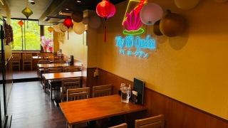 ベトナム北部をモチーフにした店内のテーブル席は、暖かみのある木製のテーブルが特徴です♪会社宴会・デート・女子会などに最適◎リラックスした雰囲気の中で、本場の味の数々を心ゆくまでお楽しみください♪