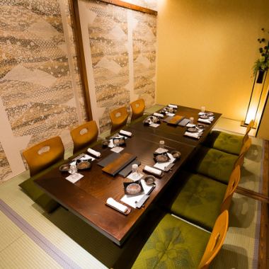 It is a private room that is easy to use in a wide range of situations such as entertainment, dinner, and face-to-face meetings.