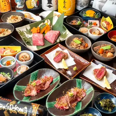 商务晚宴：10 道菜的“伏见套餐”，包括仙台牛肉石烤、生猪排、炙烤肉寿司等，含 2.5 小时畅饮，价格为 11,500 日元。