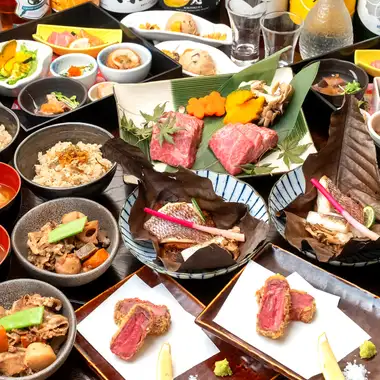 【午餐/庆祝/见面会】十道菜“结缘套餐”，包括石烤仙台牛里脊、烤鱼、刺身等，含一杯饮品：9000日元