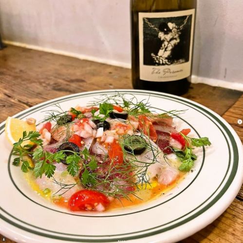 自慢の魚介料理の数々。美味しいお酒と一緒にどうぞ！