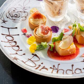 【ANNIVERSARY LUNCH】乾杯ドリンク付！アミューズタワー、牛ステーキ&デザート盛り合わせコース