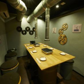 当店では、20名様以上のグループに貸切サービスを提供しており、様々なパーティーやイベントにぴったりなスペースをご用意しています。プライベート感あふれる完全個室で、周りを気にせずにリラックスしてお楽しみいただけます。特別なサプライズ演出についてもお気軽にご相談ください。
