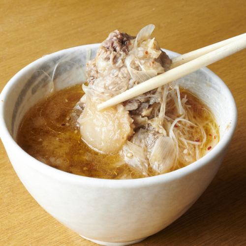 塩・醤油、2種類から選べるお味の大人気！テールスープ