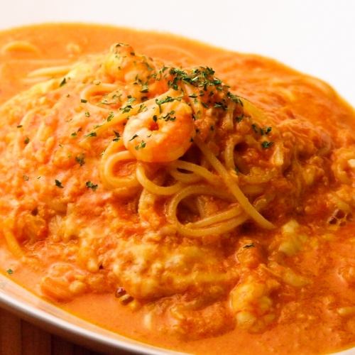 ・ Shrimp and mozzarella tomato cream pasta
