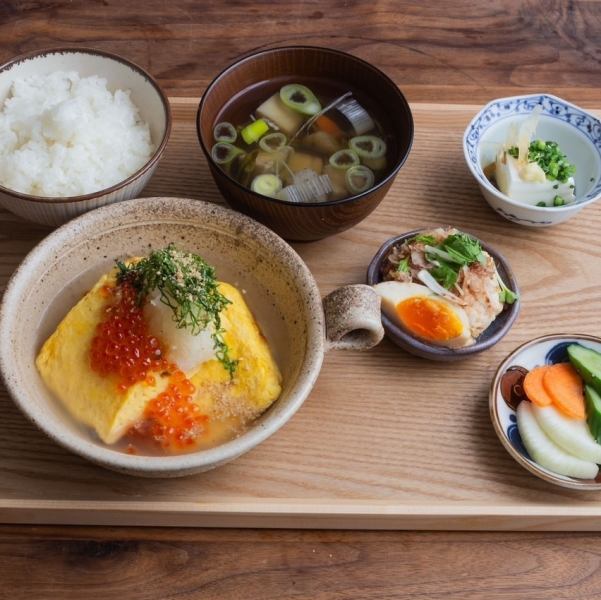 【当店名物！新鮮なイクラを合わせた贅沢な一品】出汁巻き玉子定食　いくら