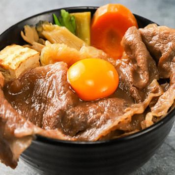 【大満足】食べ応え抜群！専門店の繊細な技が光る＜極上肉の牛すき丼＞※赤出汁/漬物付き