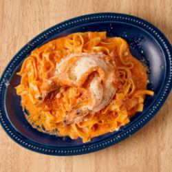 Tomato cream pasta with large shrimp