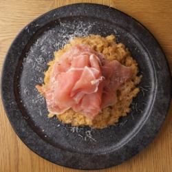 Cheese risotto with heaped prosciutto