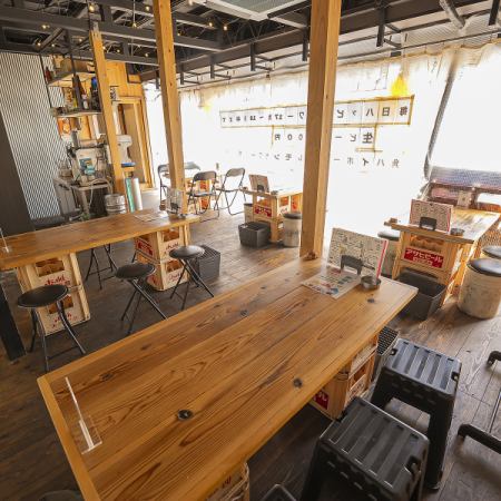 6名様までご利用可能なテーブル席は、2席ございます。会社の同僚や仲間との飲み会にも最適◎。美味しいお肉と豊富なドリンクで、心ゆくまで盛り上がりましょう!