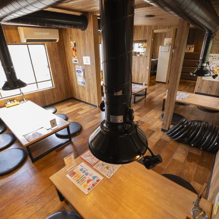 2階のお座敷席には、6名掛けの卓も2卓ございます。ご親戚とのお集まりや、少し大人数でのご宴会に最適な6名様用のお座敷席です。美味しい料理と和やかな雰囲気で、特別なひとときをお過ごしください!