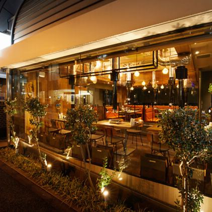 【当店への道のり】東京メトロ、都営大江戸線『飯田橋駅』Ｂ４ｂ出口より徒歩約1分。坂を少しだけ上ったところにございます。ランチ、ディナー、テイクアウトで是非ご利用ください。