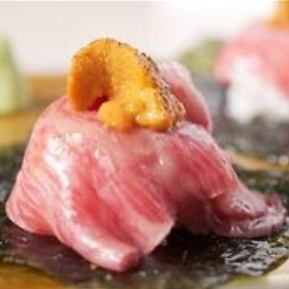 炙りサーロインと焼き雲丹の手巻きキンパ