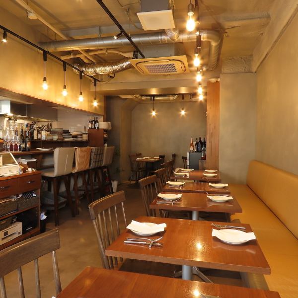 [For parties♪] We have table seats that can accommodate up to 2 people! By combining, you can have up to 12 people, so please use it for parties, etc.! Please call us. We also accept private rentals, so please feel free to contact us!