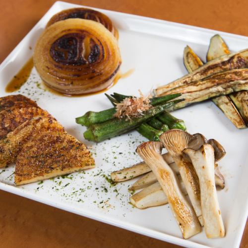 お野菜の鉄板焼き【3種盛合せ748円】【5種1078円】(各税込)