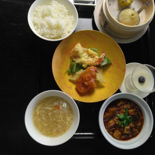 平日限定、豪華大陸菜１プレートランチ