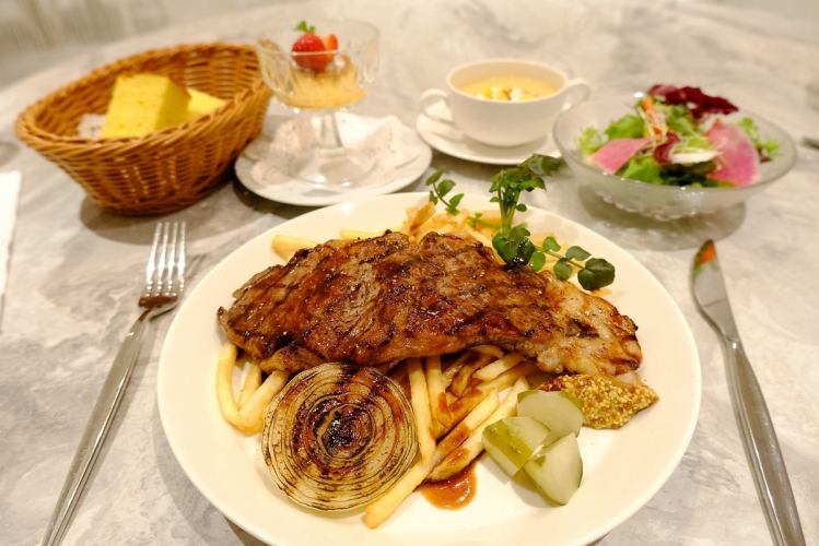 国産牛ロースステーキ150ｇ　シャリアピンソースのランチ