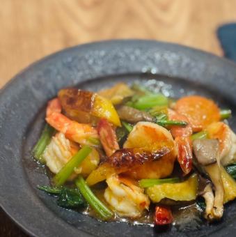 大海老と野菜の自家製ラー油炒め