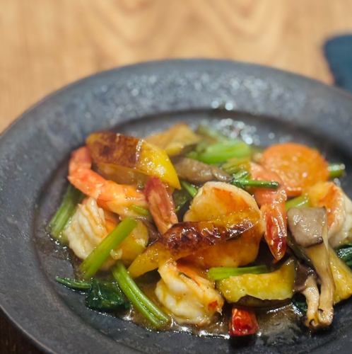 大海老と野菜の自家製ラー油炒め