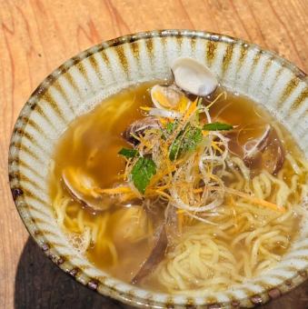 魚介スープの醤油ラーメン