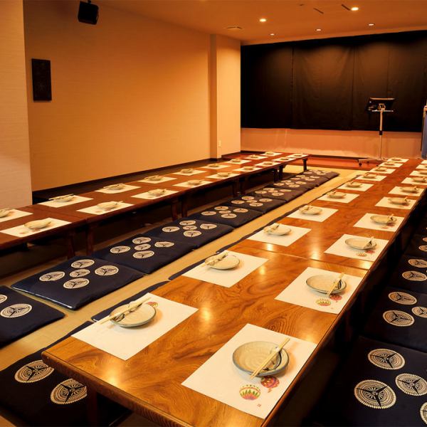 The 3rd floor of our shop is a tatami floor and can be used for banquets for 40 to 56 people.There are facilities such as stage, karaoke and screen, so please use them for company banquets !!