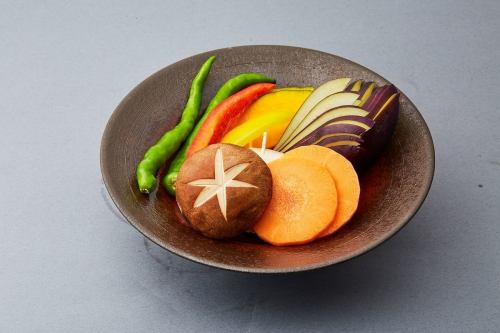 Assorted domestic seasonal vegetables [carrots, king oyster mushrooms, paprika, onions, shiitake mushrooms, eggplants, sweet peppers]
