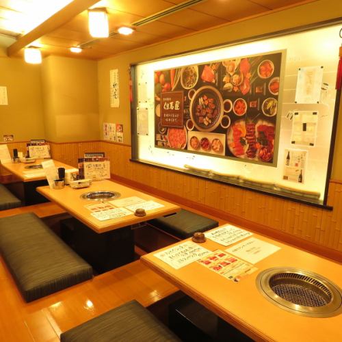 The tatami mat seats that can be used by 3 to 4 people are perfect for a small drinking party with close friends, a girls-only gathering, or a meal with your family!