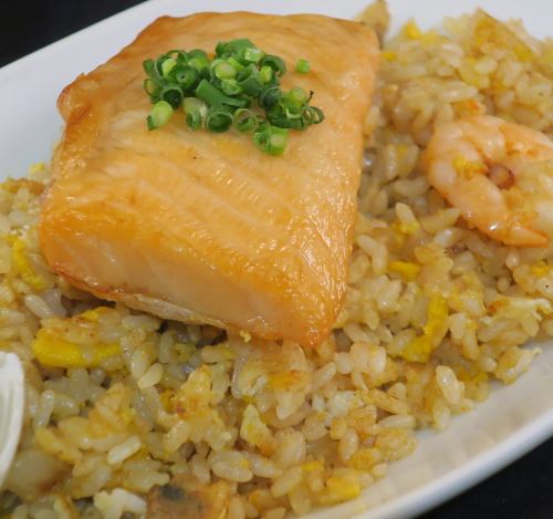 Seafood salmon roe fried rice