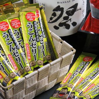 北海道薄野薑黃果凍限時出售，每瓶100日元！（有杯狀）以薑黃素30mg的形式食用，方便的果凍型果凍。您可以在喝酒前後享受清爽的感覺♪很美味〜♪