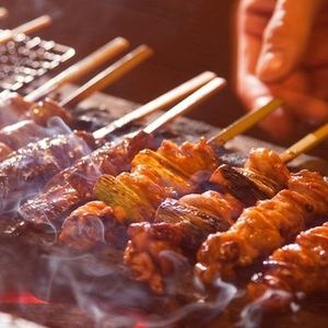 An exquisite skewered grill using phantom Kirishima chicken from Miyazaki is 140 yen ~! Perfect for banquets ♪ Digging bowl private room equipped ★