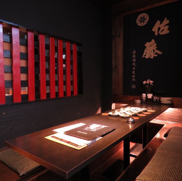 【완전 개인 실】 매장 가장 안쪽의 발굴 타츠 다다미 방은 최대 10 명까지 연회 가능.체류하는 동안 편안한 일본식 모던 공간에서 여유로운 시간을 보내십시오.