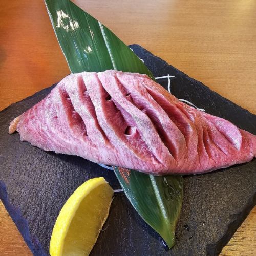 厚切りの牛タン炭火ステーキはいかがですか？