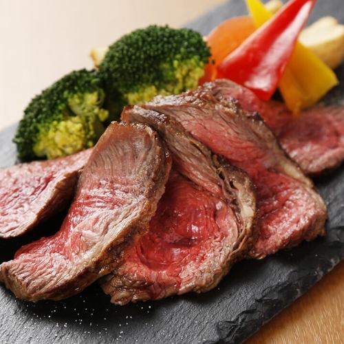 ぶどう牛のステーキも人気