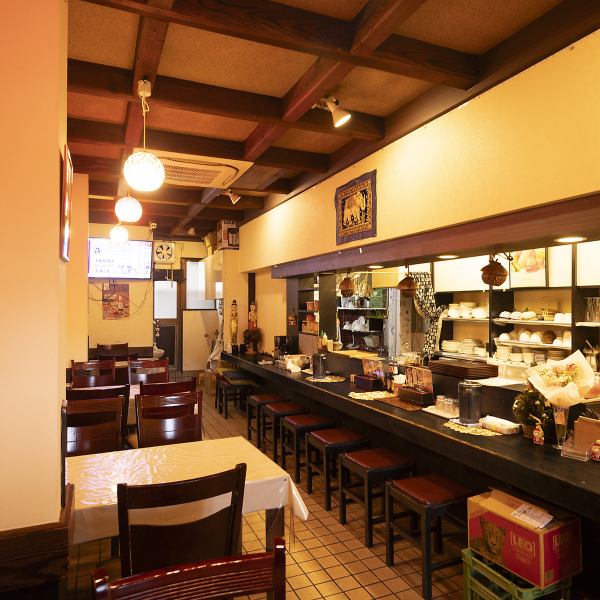 本場タイの雰囲気が感じられる内装が訪れたお客様をお出迎え♪タイビールや雰囲気の良いサービス提供にもこだわりを持ち、初めての方も気軽にご利用できるお店です☆笑顔が広がる独自の接客で心まで温かくなれる環境をお届けします♪