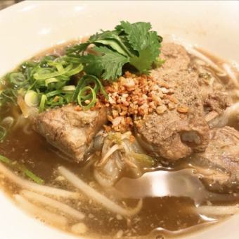 豚肉の煮込みラーメン