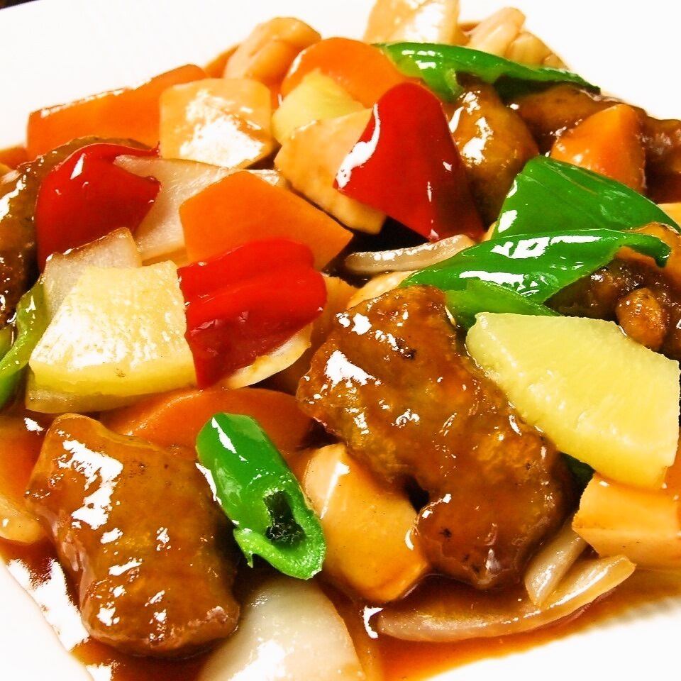 Beer goes well★Various meat dishes such as sweet and sour pork, green pepper meat, and gyoza are available!