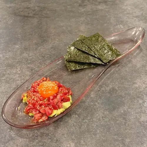 和牛とアボカドのおつまみユッケ