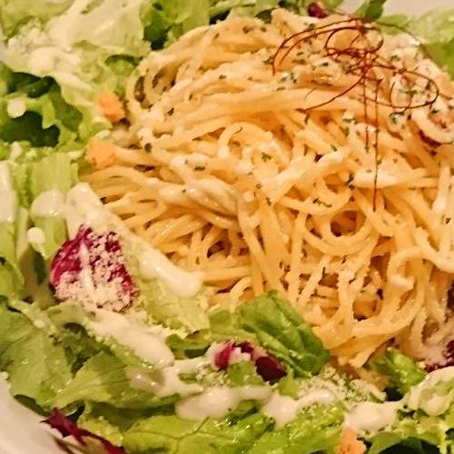 ヘルシーサラダのペペロンチーノ