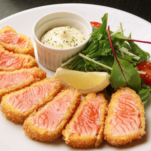 Thick-sliced salmon rare cutlet
