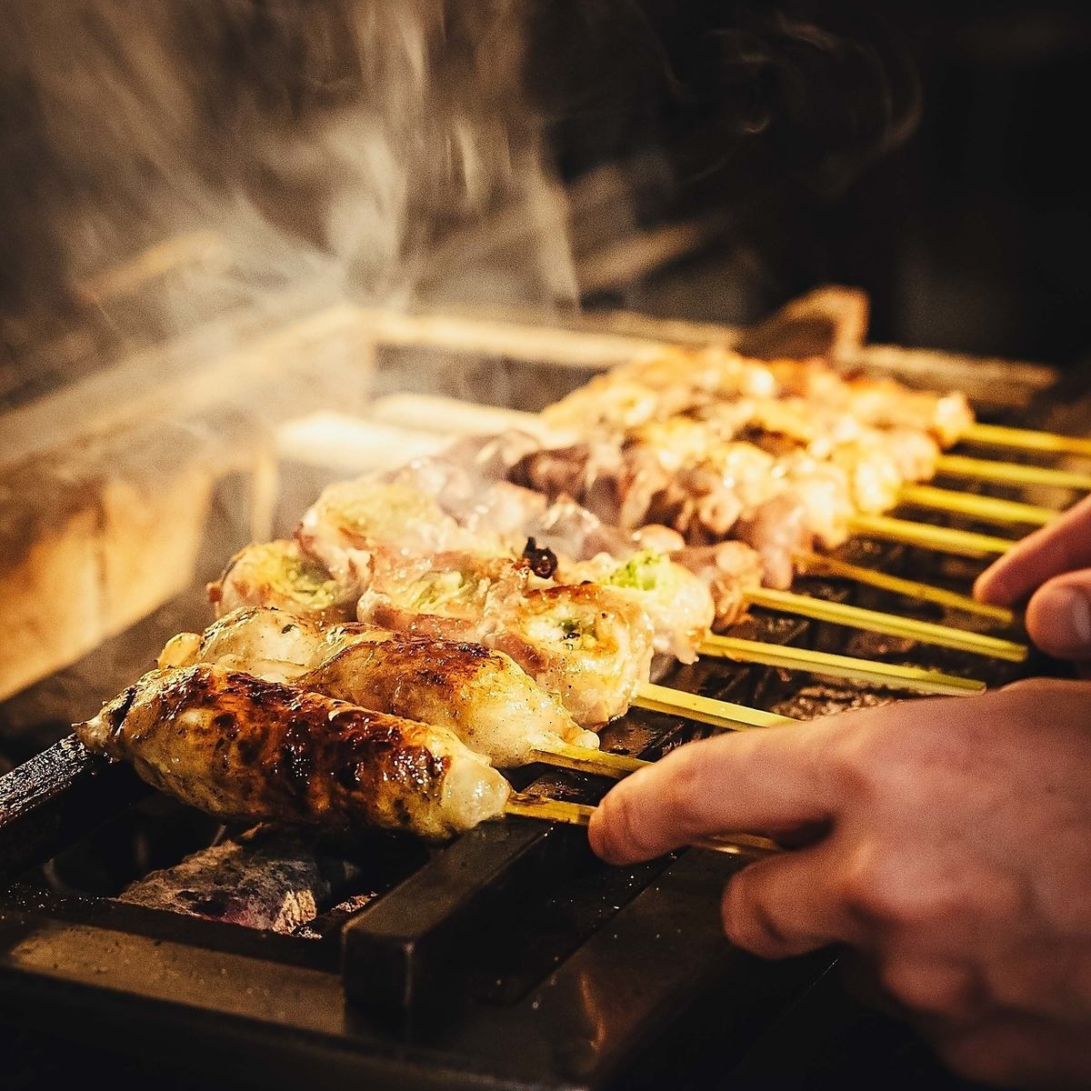 You can enjoy the deep-flavored Shiretoko chicken thigh skewers and the odorless white liver.