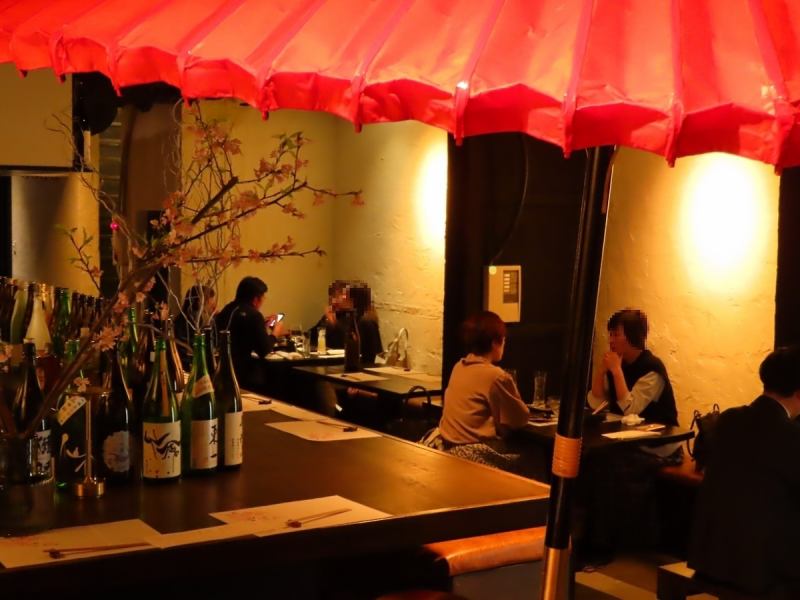The interior is pleasantly lit and is perfect for dining with your loved ones.Enjoy the flavor of carefully selected ingredients with carefully selected sake.