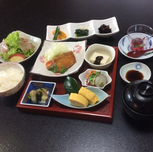 Itamae recommended set meal 1430 yen including tax