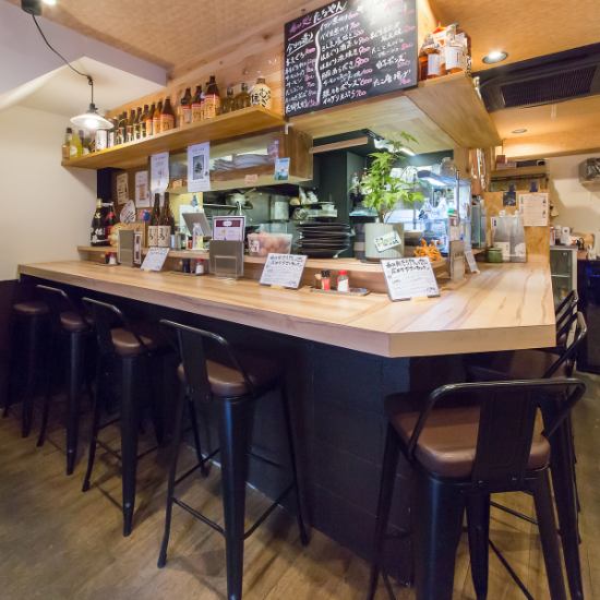 お一人様でも気軽に立ち寄れるアットホームな店内♪